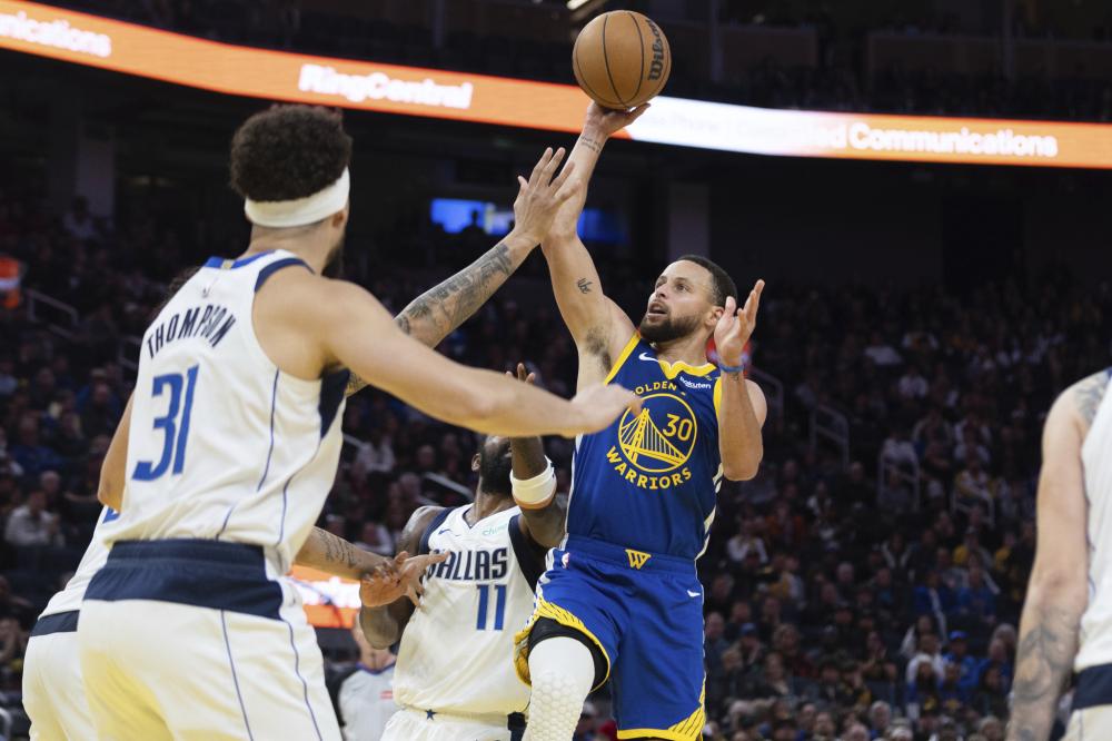 樊振东经过 樊振东经过